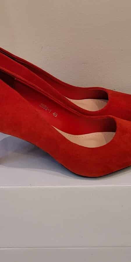 Producto calzado zapato luxury rojo.