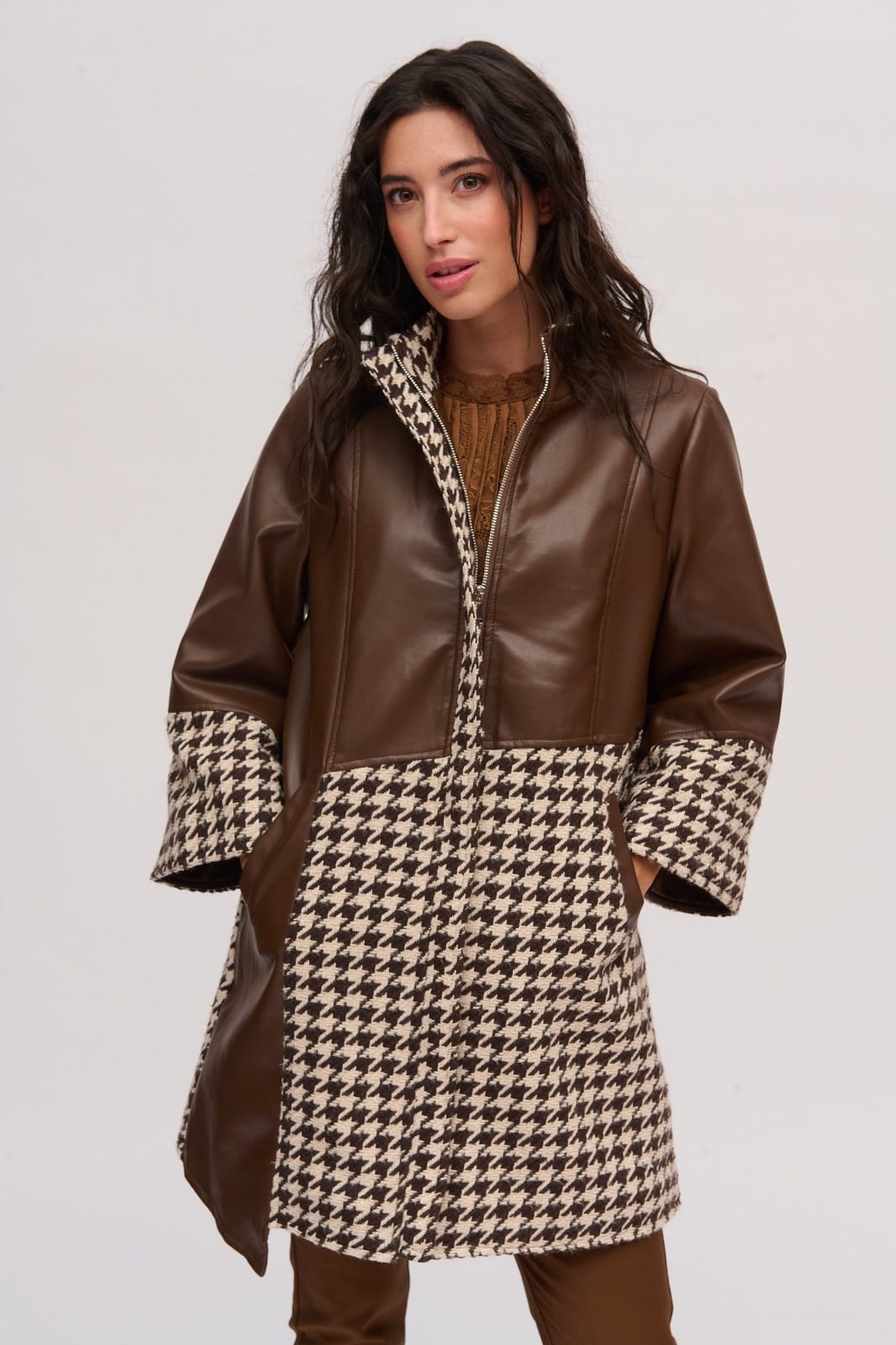 Abrigo Mónica - Imagen 6