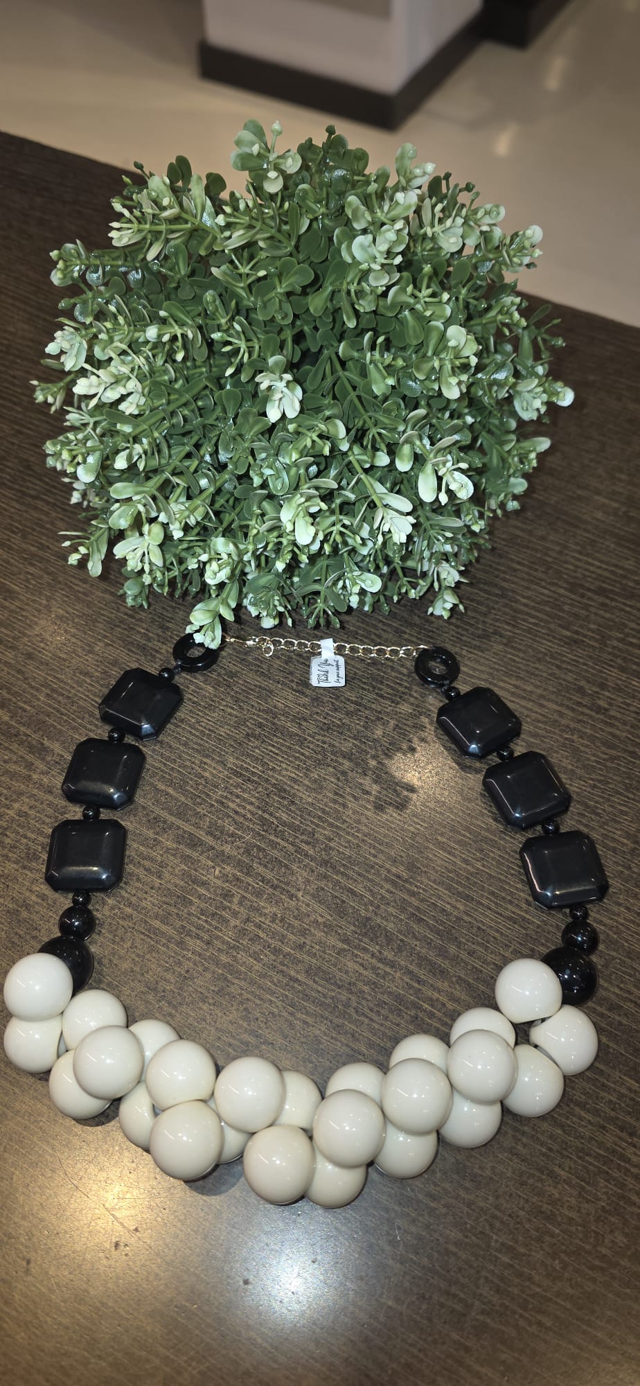 Collar Blanco y Negro